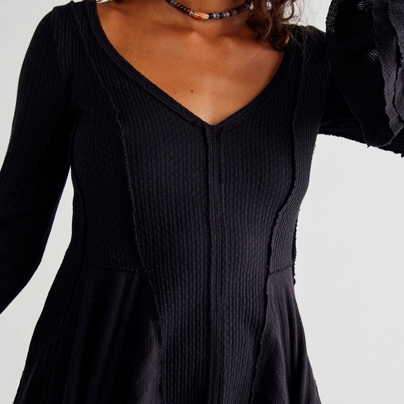 Free People Primrose Thermal ruffles black, large - Picture 3 of 4